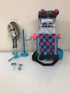 Monster High Frankie Stein Mirror Bed & Dead Tired Doll Play Set - Lot HTF - Picture 1 of 12