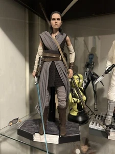 Hot Toys MMS446 Star Wars The Last Jedi Rey (JEDI Training) 1/6 Scale - Picture 1 of 9