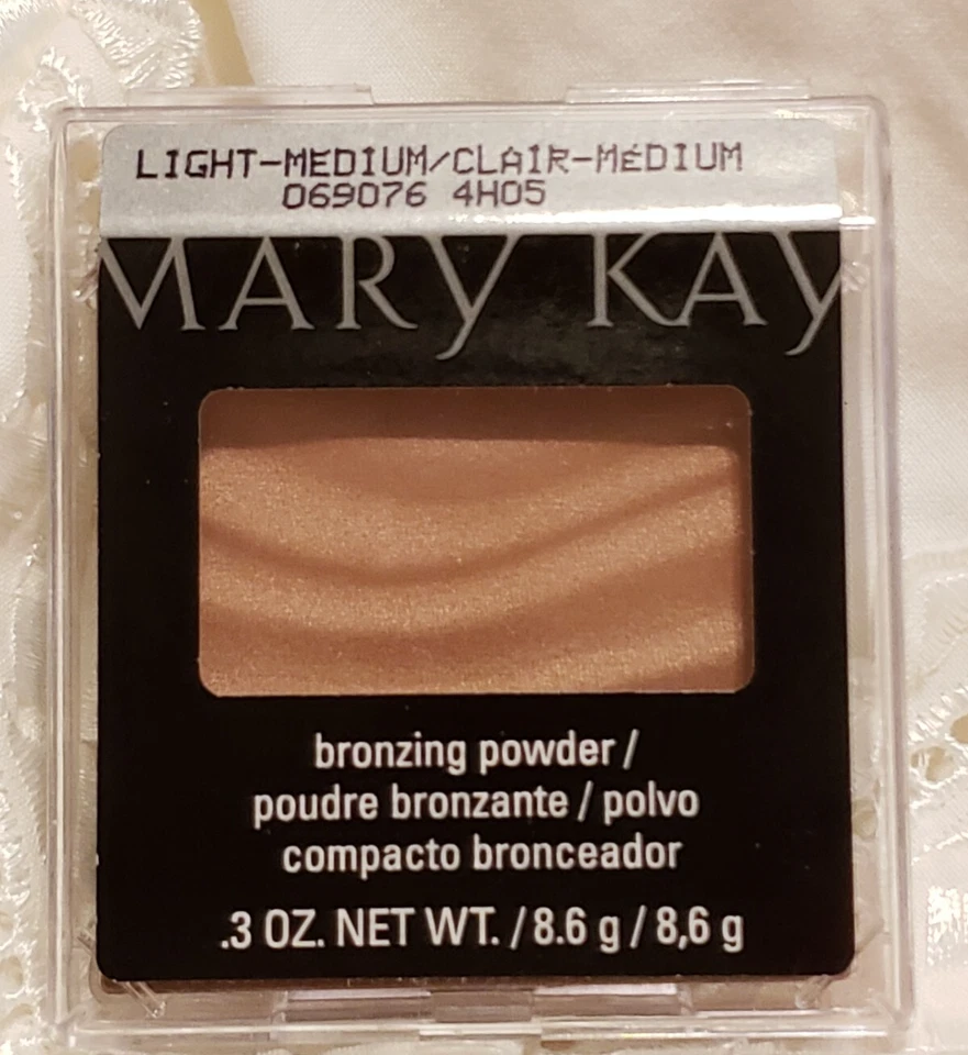 Mary KAY BRONZING POWDER LIGHT-MEDIUM (Not Mineral) 0.3 oz., New in Case - Image 1 of 1