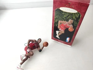 Vintage 1999 Scottie Pippen Chicago Bulls Hallmark Christmas Ornament NBA F81 - Picture 1 of 3