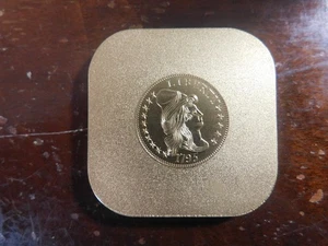 2" mal 2" 24 Karat vergoldet gedeckelte Büste Goldstück Briefbeschwerer - Bild 1 von 2