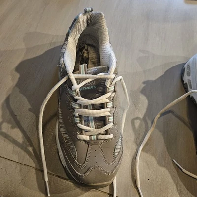 Mujer Skechers D'Lites "Interlude" EE. UU. 8 Zapatillas Deportivas Confort Gris Como Nuevas Foto 1 de 4