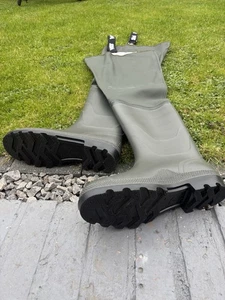 VASS 650 SERIES THIGH WADER Size 11 CARP FISHING/BOATING/ fly/ coarse fishing - Picture 1 of 1