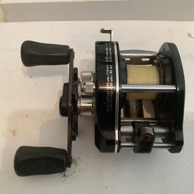 DE COLECCIÓN DAIWA PL-1000 ALTA VELOCIDAD 2 B.B. CARRETE BAITCASTING DE BAJO PERFIL CON LÍNEA🐠 Foto 1 de 4