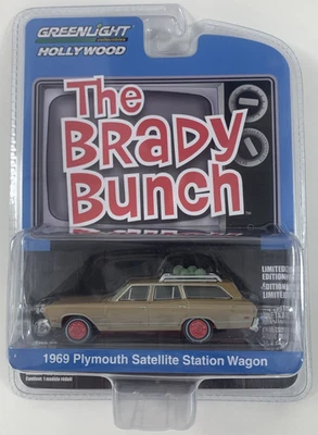 CHASE Greenlight Brady Bunch 1969 Plymouth Satellite Station Wagon 1:64 Red Tire - Image 1 of 4