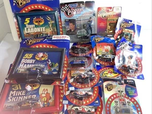 Winner’s Circle Bobby Labonte Dale Jarrett Schrader Harvick Hamilton 15 Cars - Picture 1 of 14