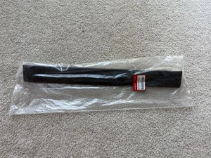 CONJUNTO DE DECORACIÓN, PORTÓN TRASERO SUPERIOR *NH167L* Genuino Honda 84438-S5T-E01ZA JDM OEM EP3 - Imagen 1 de 6