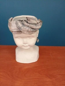 Buste en biscuit, signé représentant un visage d'enfant avec turban - Vide-poche - Imagen 1 de 12