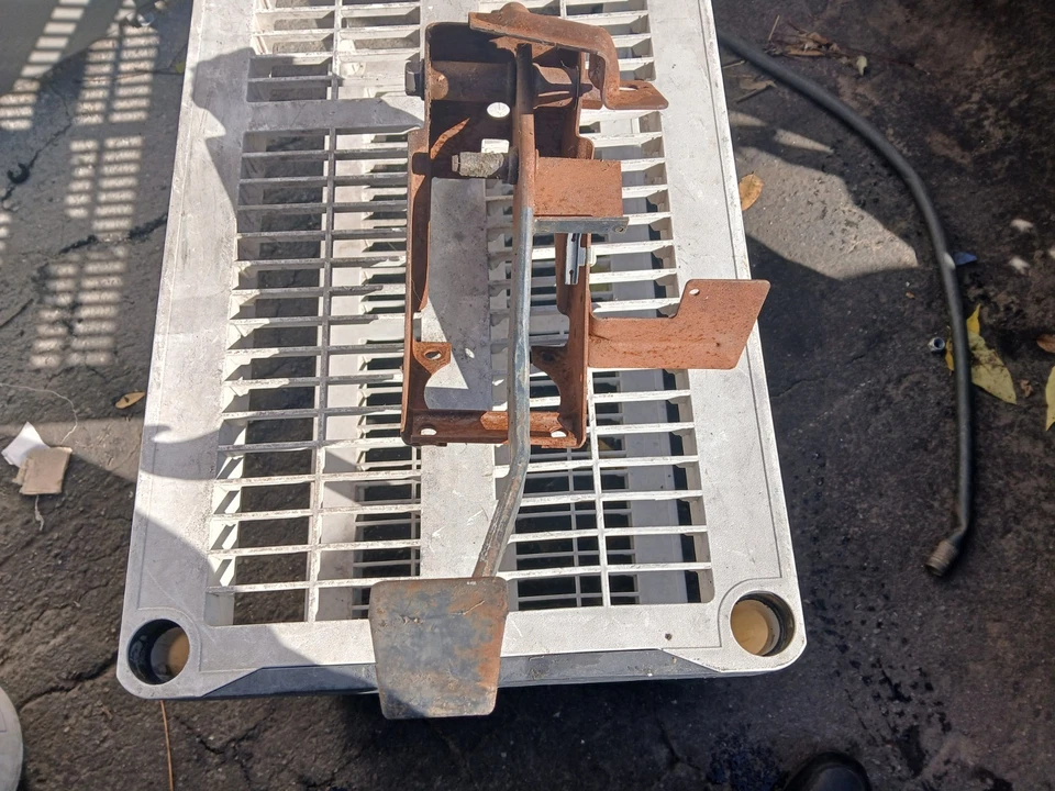 Pedal de freno automático Chevy Van 94 GMC Van G10 G20 G30 Foto 1 de 4