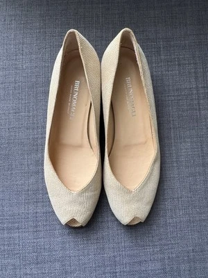 Bruno Magli Feminino 6.5 Ouro Marfim Peep Toe Salto Baixo Cunha Feita na Itália W00400 - Imagem 1 de 4