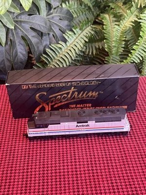 HO scale Bachmann Spectrum 87020 AMTRAK  F40PH Phase III Diesel Locomotive #332 - Image 1 of 4