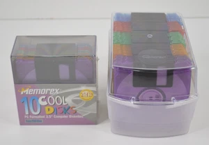 Lot de 34 disquettes 3,5" neuves Memorex Cool Disks différentes couleurs dans étuis - Photo 1/8