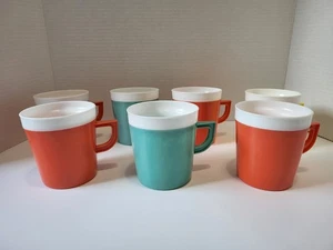 Set 7 tazzine da caffè vintage MCM in plastica termoisolate colorate picnic retrò - Foto 1 di 7