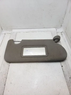 Parasol derecho usado se adapta a: Chevrolet Trailblazer 2002 sin iluminación gris derecho Foto 1 de 4