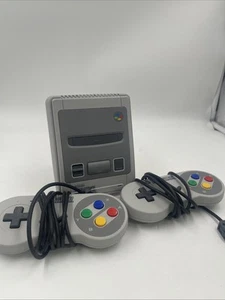 Nintendo Super NES Classic Edition Mini Home Console - 2 controller + cavi - Foto 1 di 3