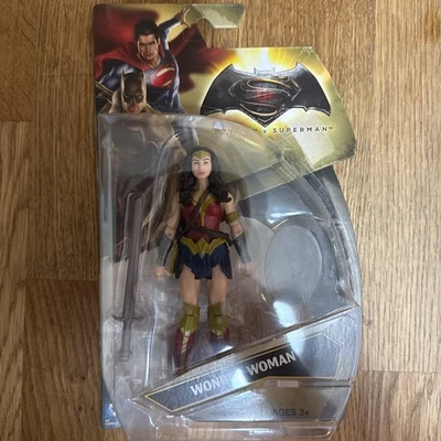 FIGURA DE ACCIÓN DE PELÍCULA WONDER WOMAN (6") BATMAN V SUPERMAN DAWN OF JUSTICE (2015) Foto 1 de 3