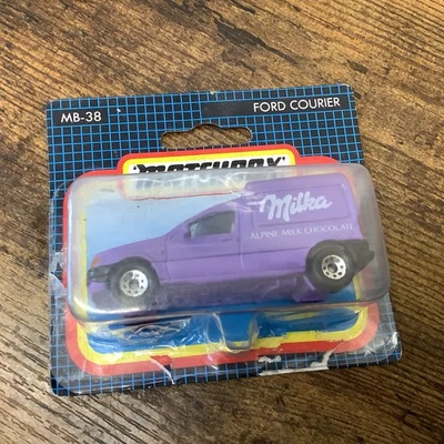 Matchbox Ford Fiesta Van Courier Lila Milka Muy Raro Buen Estado Tarjeta Abierta Foto 1 de 4