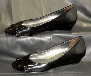 Cole Haan Damenschuhe schwarz Lackleder offen Peeptoe Pumps Größe US 9B - Bild 1 von 6