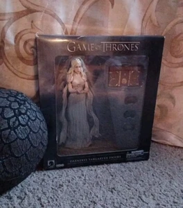 Game of Thrones Daenerys Targaryen Dark Horse Figure IN BOX - Picture 1 of 10