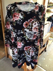 Leichtes Stricktop mit Blumenmuster und assymetrischem Saum für Damen, Größe 10 - Bild 1 von 2