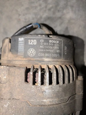 Alternador - Volkswagen EuroVan 1992-1995 2,5 L 5 cilindros OEM Foto 1 de 3