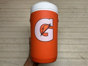 Jarra de botella de agua enfriador de bebidas Gatorade 64 oz con mango naranja blanco *Hecho en EE. UU. - Imagen 1 de 8