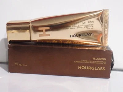 SELLADO ~ Base de maquillaje Hourglass Illusion Luminous Glow ~ Tono 12 ~ *CAJA DAÑADA* Foto 1 de 4