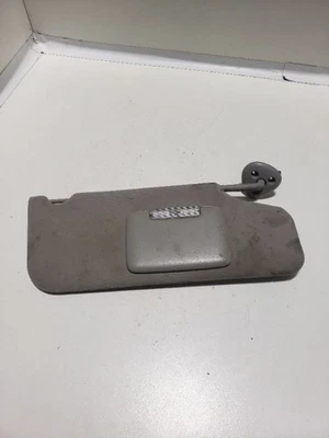 Used Right Sun Visor fits: 2006 Ford Taurus from/12/01/03 R. w/illumination Righ - Image 1 of 4