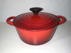 Le Creuset Cocotte Ronde 6,5 Zoll 1,25 Quart kirschrot Gusseisen Rarität EUC - Bild 1 von 10