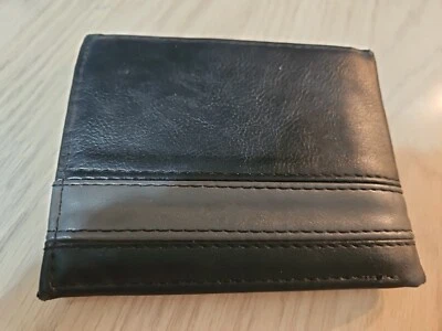  LIQUIDACIÓN STEVE HARVEY Cartera Para Hombre Negra Plegable Usada Estado Foto 1 de 4