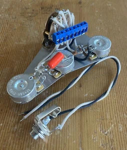 Arnés de cableado Fender Stratocaster sin soldadura sangrado agudo 250 k CTS caída naranja - Imagen 1 de 7
