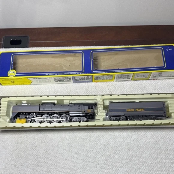 AHM/Rivarossi 5098-02 HO Gauge Union Pacific Gray FEF3 4-8-4 #836