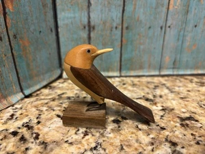 "Estatuilla de pájaro con incrustaciones de madera tallada hecha a mano Siwok Salta Argentina de colección 2,5""" - Imagen 1 de 6