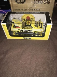 M2 Machines 1971 Plymouth Cuda 440 Pennzoil CHASE 1/24 - Picture 1 of 9