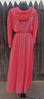 Maxi Vestido Habits Cuello Cortado Rosa Coral Vintage Foto 1 de 4