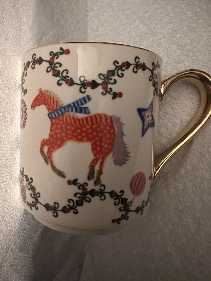 TAZA CABALLO NAVIDAD GRES ENEBRO ANTHROPOLOGIE con borde dorado y mango Foto 1 de 4