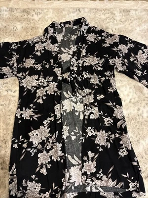 Plumero kimono floral para mujer talla Lg Foto 1 de 4