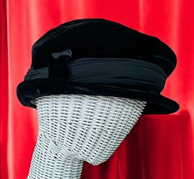 Sombrero de terciopelo negro Sandra New York vintage con acento de cinta de satén hecho en EE. UU. ¡NUEVO CON ETIQUETAS! Foto 1 de 4