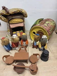 Fisher Price Woodsey Spielzeug Konvolut Laden und Blockhaus 5 x Figuren + Zubehör - Bild 1 von 15
