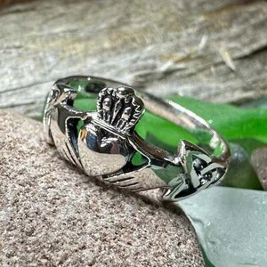 Claddagh Ring Celtic Wedding Band Irish Ireland Ladies Love Gift 925 Ring - Picture 1 of 8