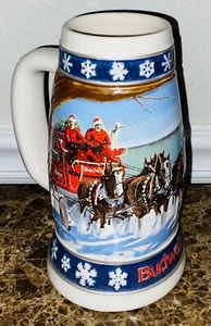 Budweiser Holiday Stein 1995 "Iluminando el camino a casa" de colección temática navideña - Imagen 1 de 5