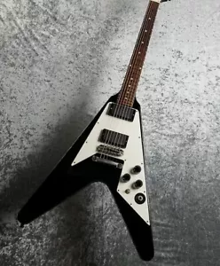 Black Kirk Hammett Flying V E-Gitarre anpassbar fester Steg 6 Saiten MG - Bild 1 von 2