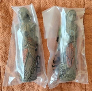 God of War: Ragnarok Collector's Edition Vanir Twin Carving Figures - Picture 1 of 4