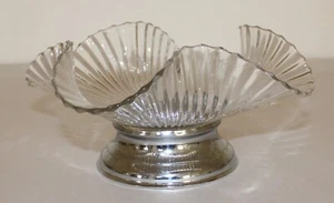Vintage Ribbed Ridged Glass Scalloped Wavy Rim Serving Bowl 4-1/2" Tall - Picture 1 of 10