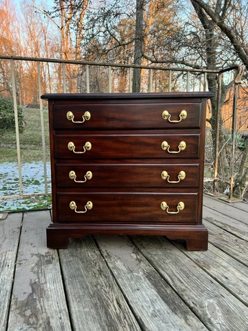 Vintage 1998 Henkel Harris Mahogany Small Side Accent Chairside 4 Drawer Chest 1 Cover