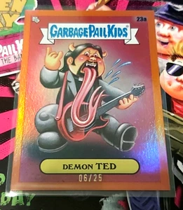 Cubo de basura Topps GPK Green Day Kids Demon Ted 23a lámina naranja SP #'d 25/06 - Imagen 1 de 1