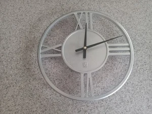 Vintage Cast Metal Umbra Wall Clock - Picture 1 of 4