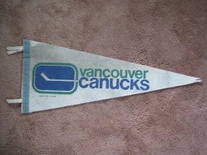 1970 NHL SERVICES VANCOUVER CANUCKS NHL HOCKEY PENNANT FLAG WITH STREAMERS - Picture 1 of 2