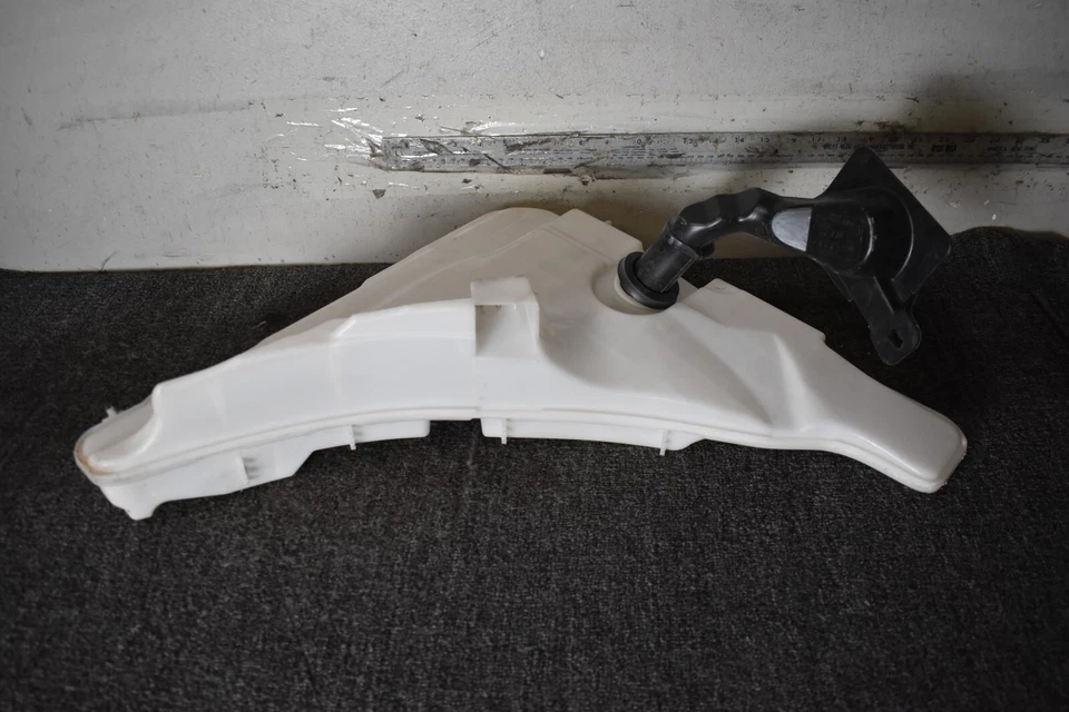 Tanque de depósito de agua Lamborghini Urus 2018 2019 2020 2021 4M0955452D Foto 1 de 4