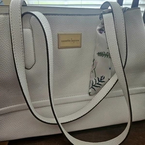 NUEVO SIN ETIQUETAS Nanette Lepore Crema Cartera Floral Bufanda Bolso de Hombro Logo Dorado 3 Secciones - Imagen 1 de 11